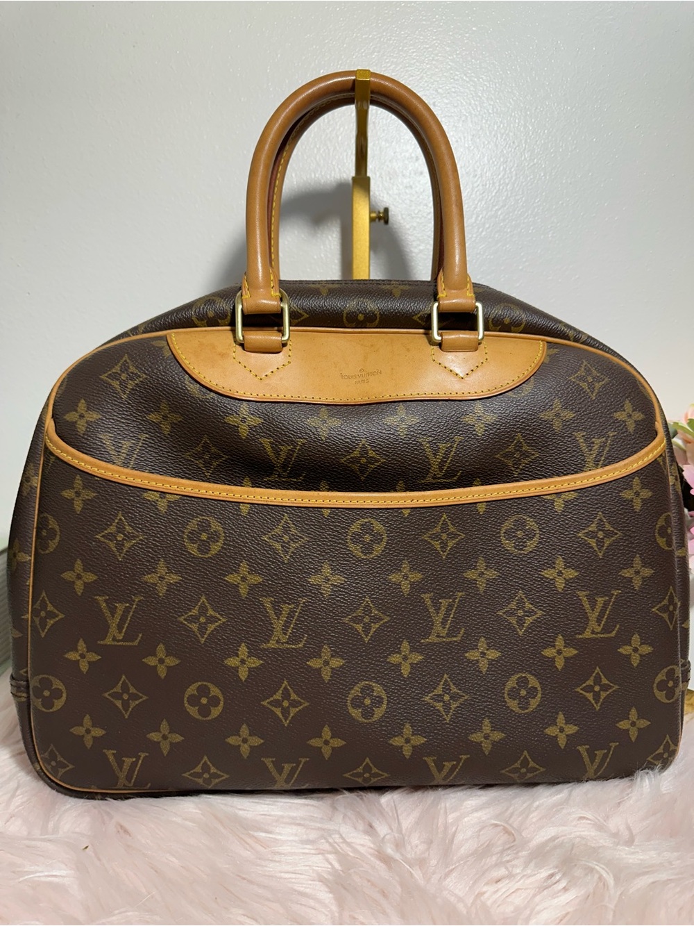 Authentic Louis Vuitton Deauville with COA